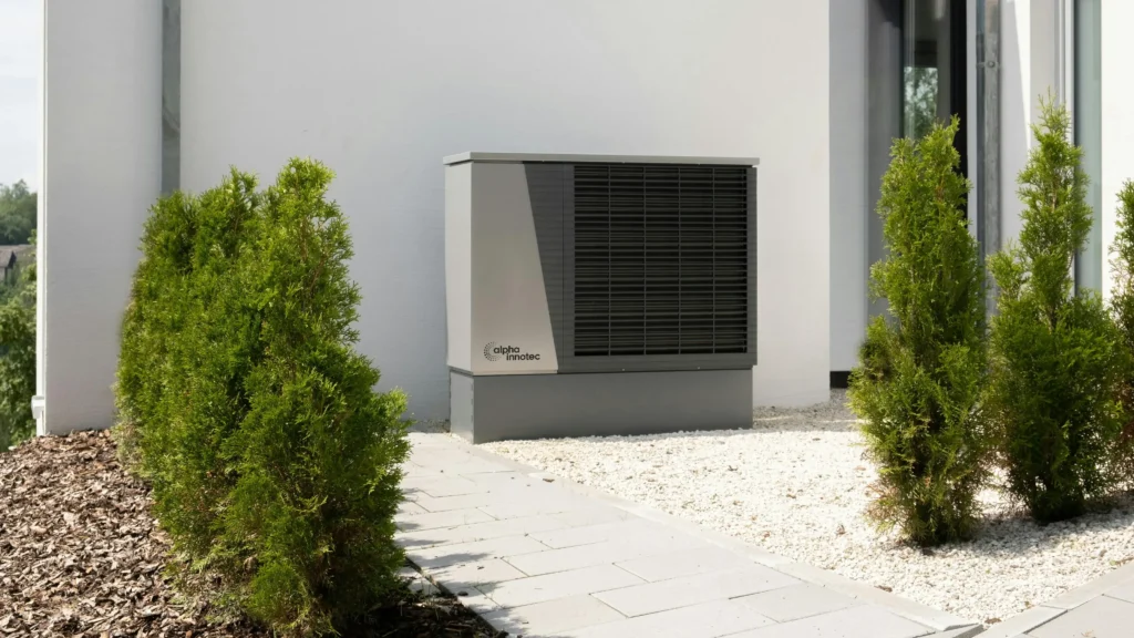 pompa di calore per termosifoni installata esternamente